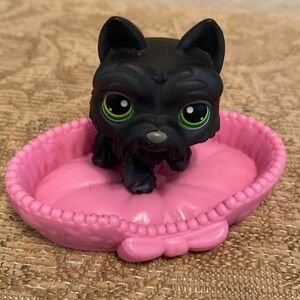 The SCOTTIE DOG #1156 & Bed authentic Littlest Pet Shop